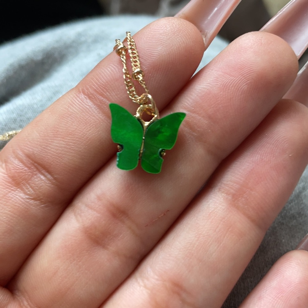 Green butterfly necklace - Picture 2 of 2